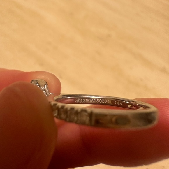 A Set of 14K White Gold Diamond Rings - Picture 5 of 7